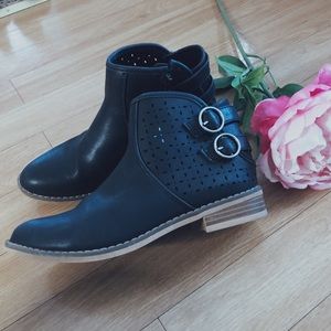 rocket dog: marko black ankle booties